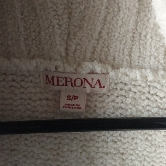 Tops - Long sleeve white cardigan